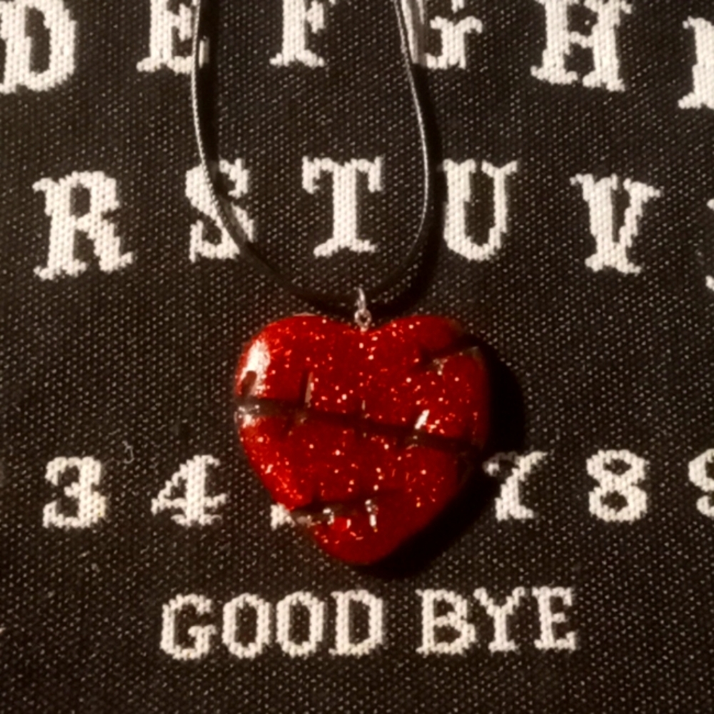 ❤️ Psychobilly Broken Heart necklace